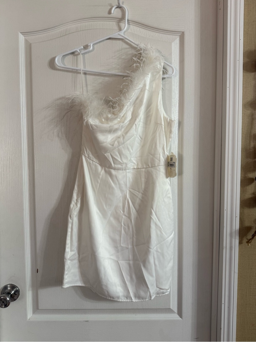 Altar’d State Women’s White Satin Feathered One Shoulder Dress NWT Sz S. MY-83